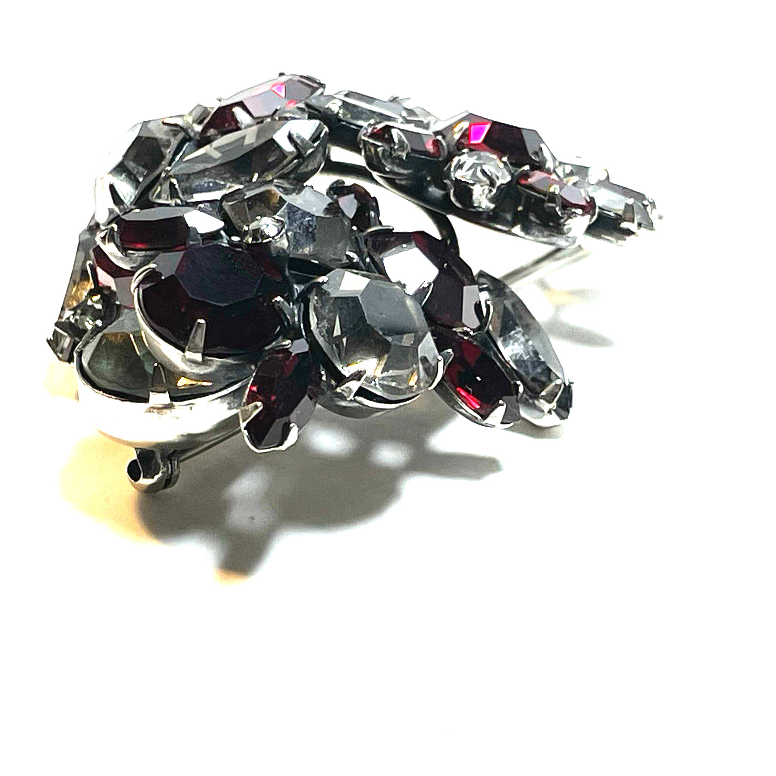 VINTAGE WEISS UNSIGNED SILVER TONE RUBY RED RINESTONE CLUSTER DOME BROOCH