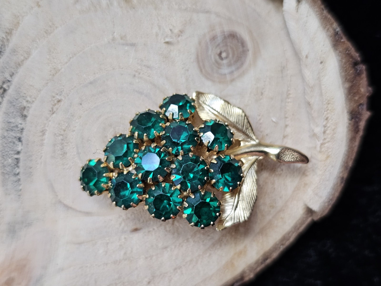 Estate Grape Cluster Brooch Green Rhinestones Gold Tone Prong Set Mcm Pin