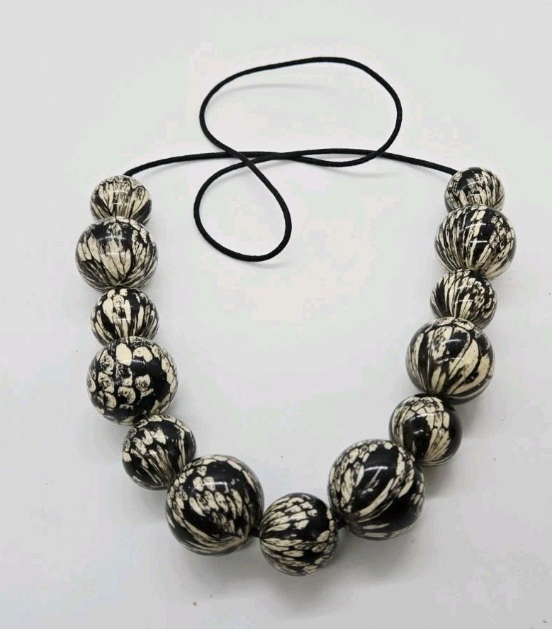 Vintage Joan Rivers Snakeskin Design Beads on Leather cord AS IS