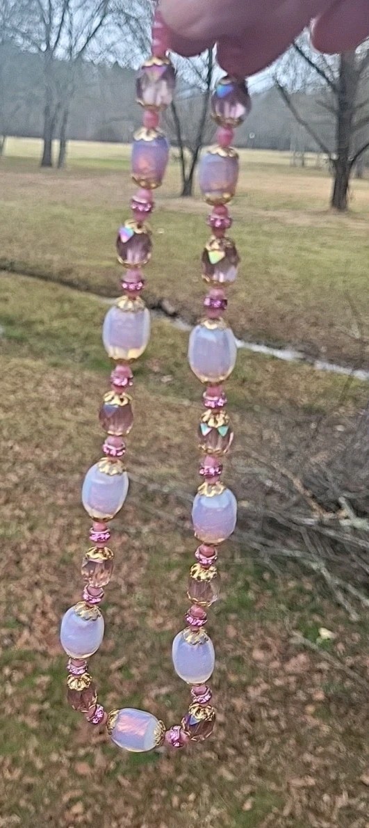 SALE! VINTAGE FIREY OPALESCENT FOIL LILAC PINK PURPLE GLASS BEAD NECKLACE HEAVY