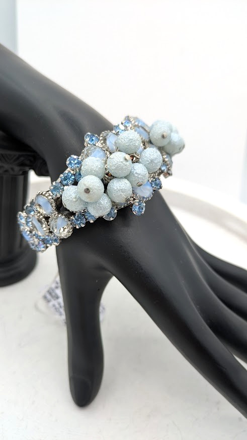 Vintage D & E JULIANA Clamper Bracelet VERIFIED Blue Givre Rhinestone Beaded