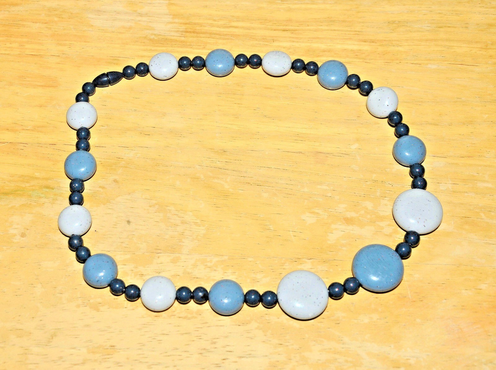 vintage blue beaded chunky short necklace teal light blue dark blue