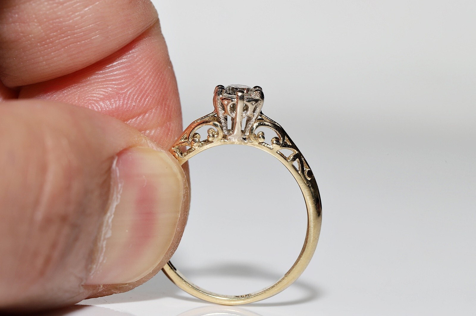 18k Gold New Made Natural Diamond Decorated Solitaire Ring