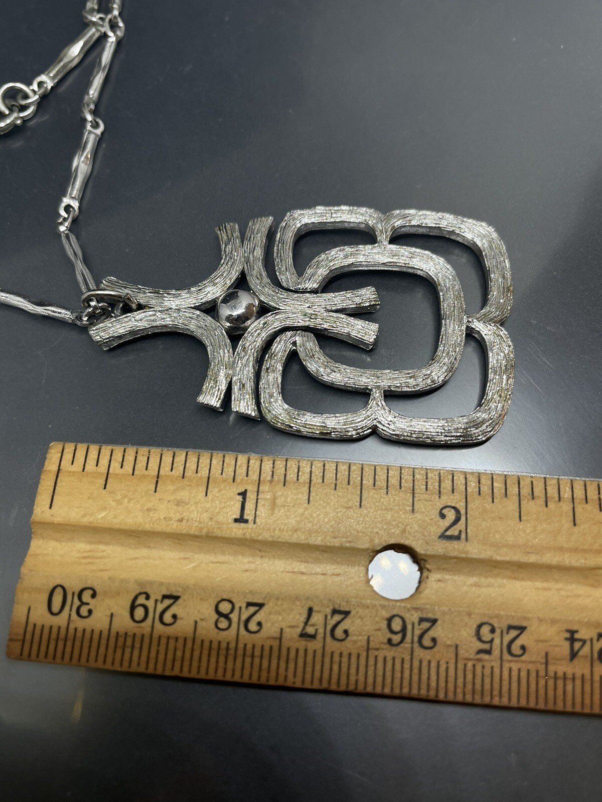 VINTAGE SIGNED AVON SILVERTONE ARTICULATED PENDANT BAR LINK CHAIN NECKLACE 24”