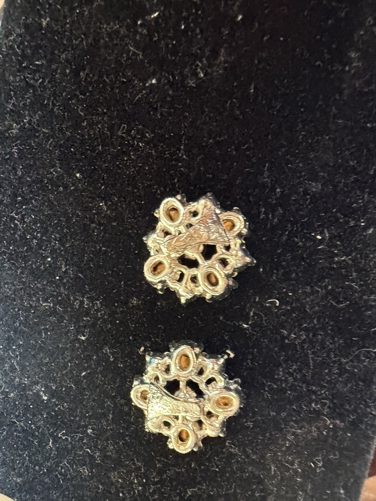 Vintage Purple Rhinestone Clip On Earrings Silver Tone Floral Cluster 1″ Jewelry