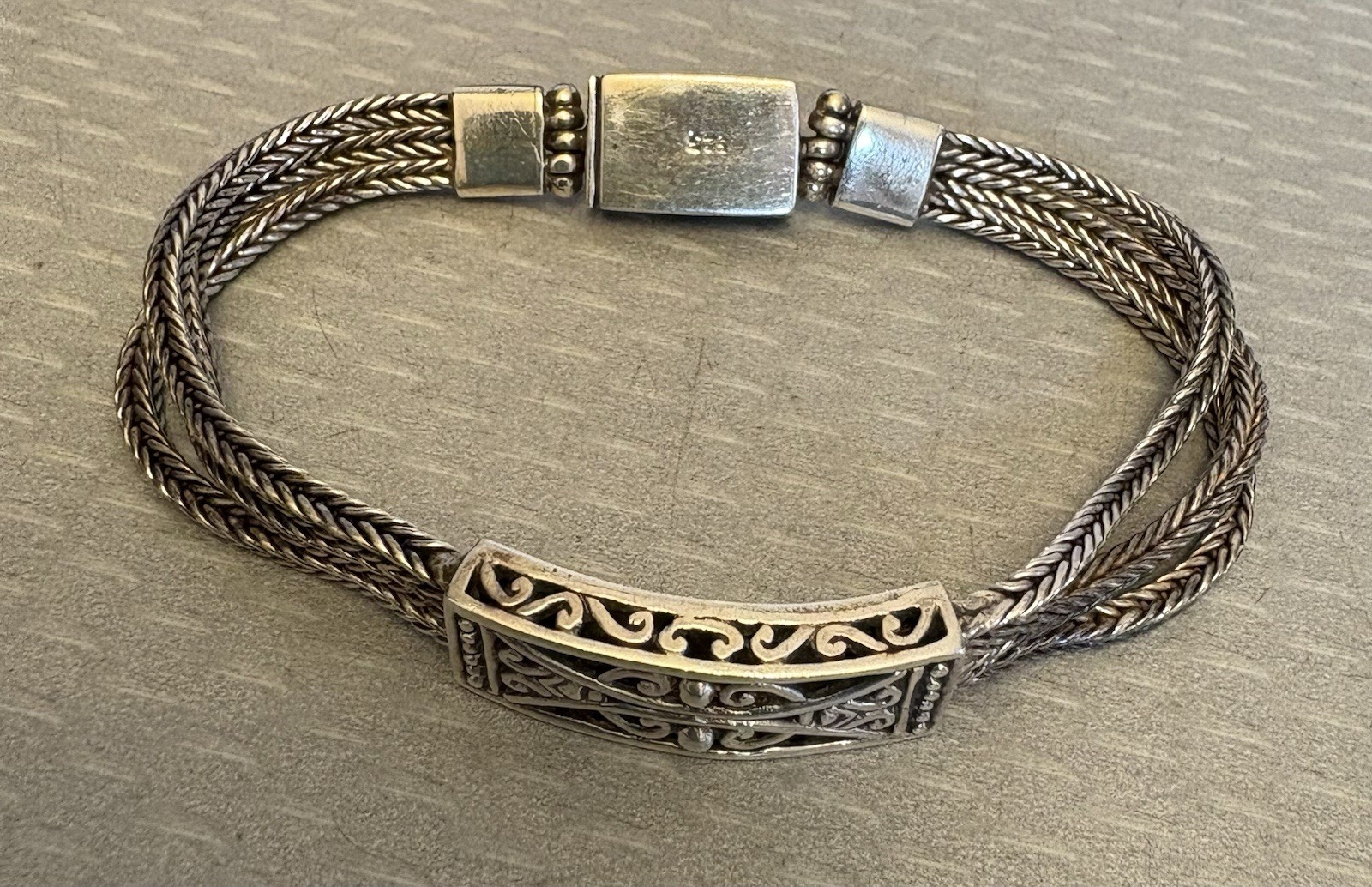 Vintage 925 Sterling Silver Bracelet Triple Wheat Chain Center Medallion 7.5″