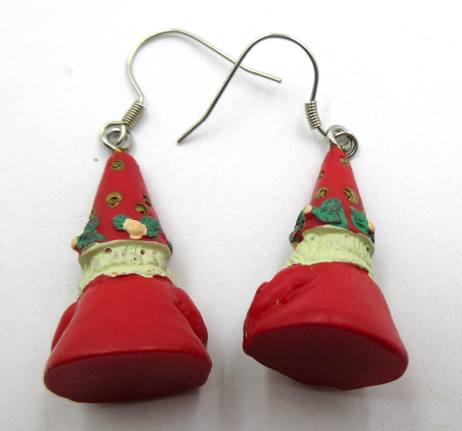 VTG MODERN UNUSUAL SANTA CLAUS leaf hat white red silver ToneCHRISTMAS EARRING