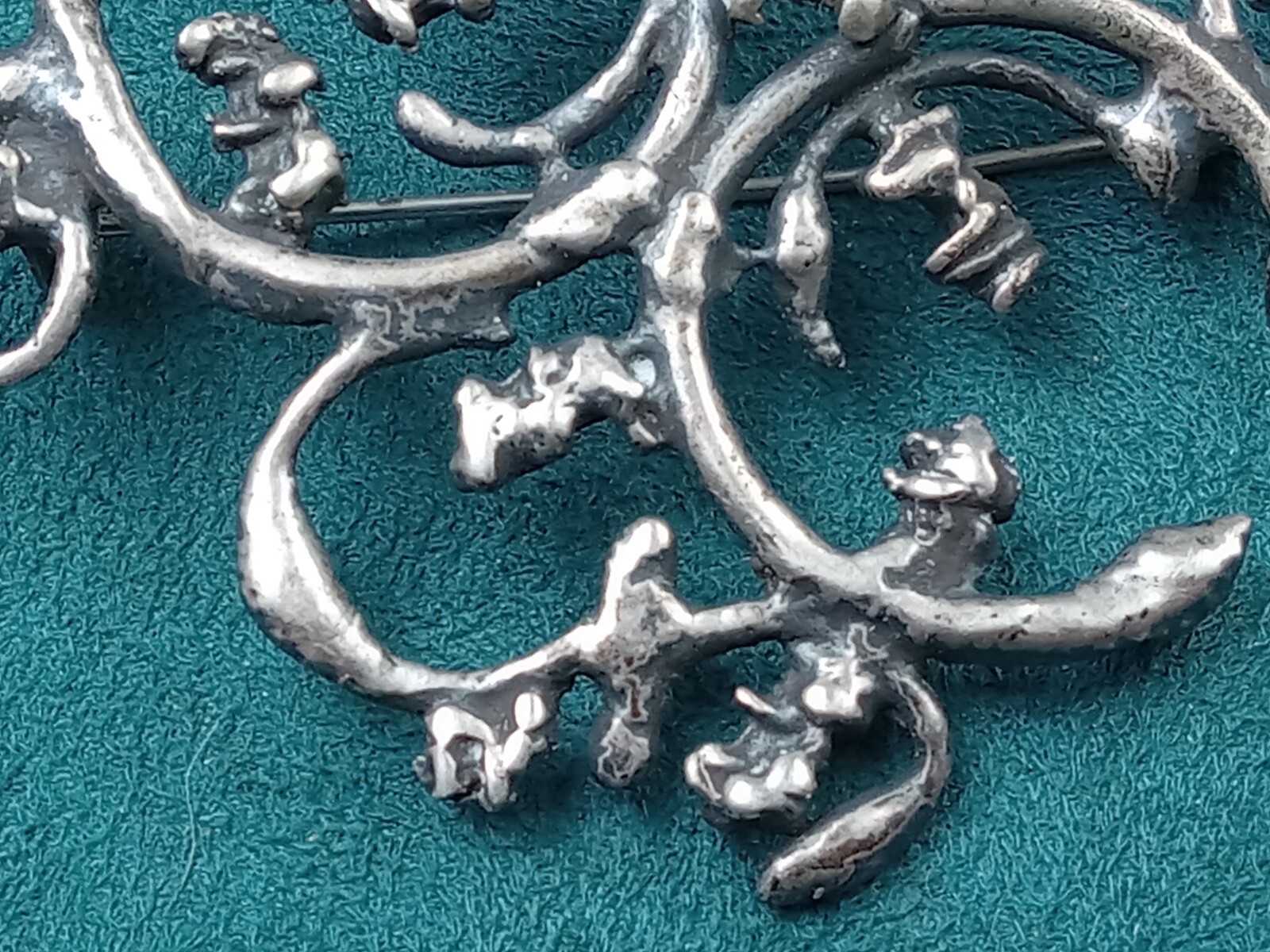 Estate find Interesting sculpture handmade Silver Pin: 2.5″ x 2″ & 15 grams