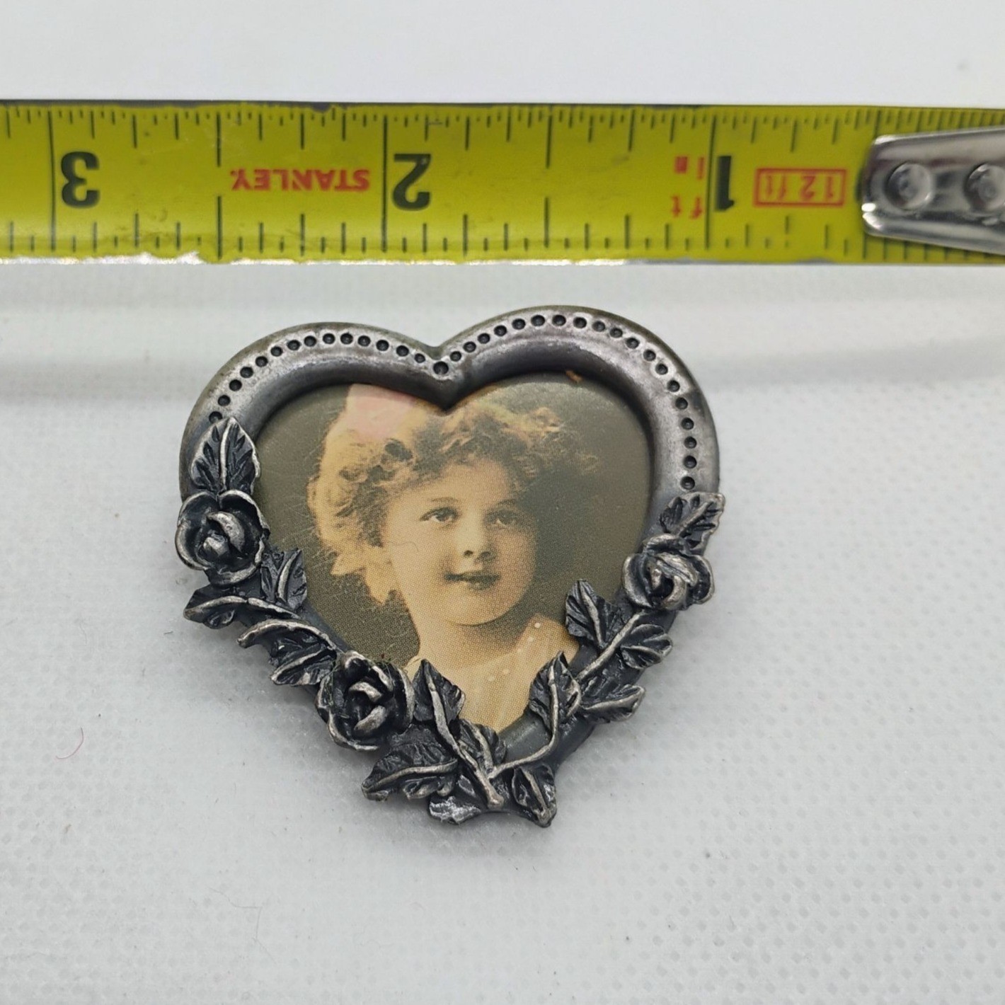 Vtg Pewter Heart Shaped Roses Adorned Picture Photo Frame Brooch w/Little Girl