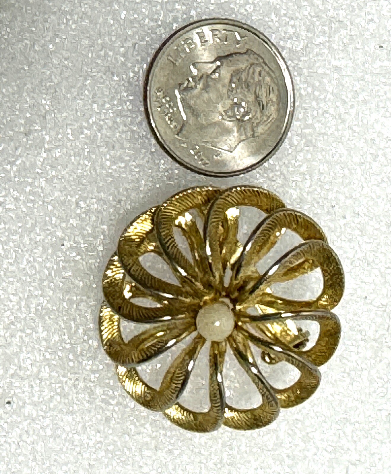 Swirl Ribbon Flower Brooch Pin Gold Tone Classic Design 1”