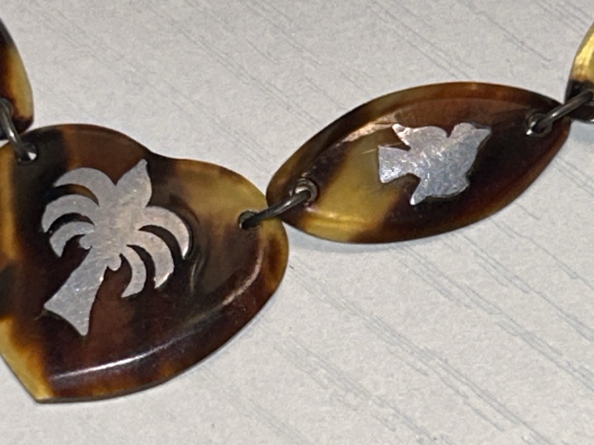 Vintage Figural Tortoiseshell Lucite Bird Palm Heart Necklace Mid Century 16”