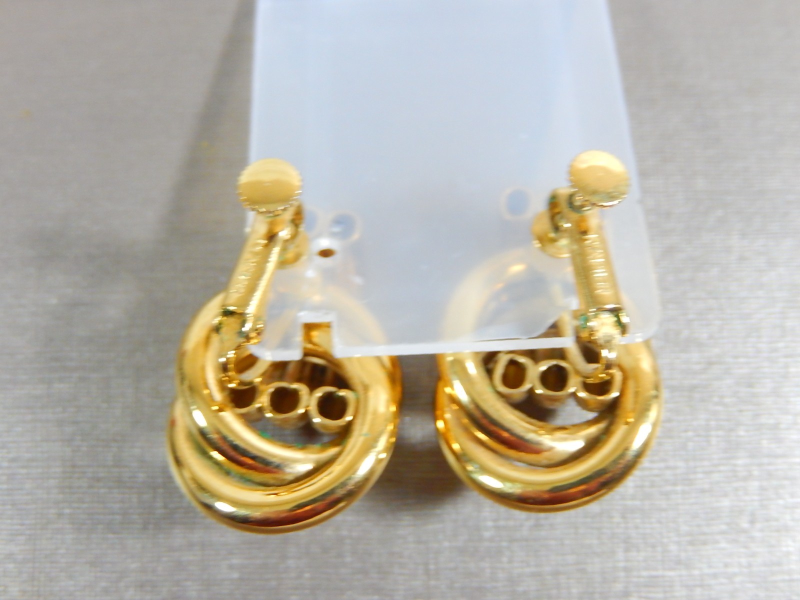 VTG NAPIER LARGE DOUBLE KNOT GOLD TONE ADJUSTABLE CLIP ON EARRINGS