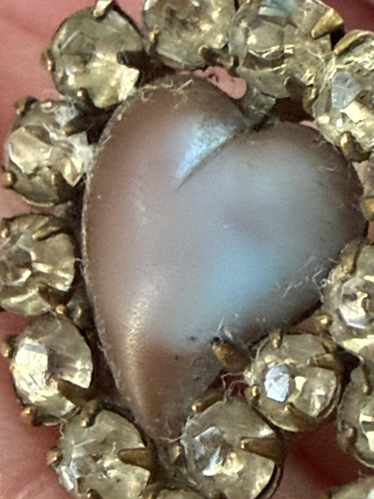 ANTIQUE VICTORIAN SAPHIRET GLASS & PASTE STONES “WITCH’S” HEART BRASS BROOCH PIN