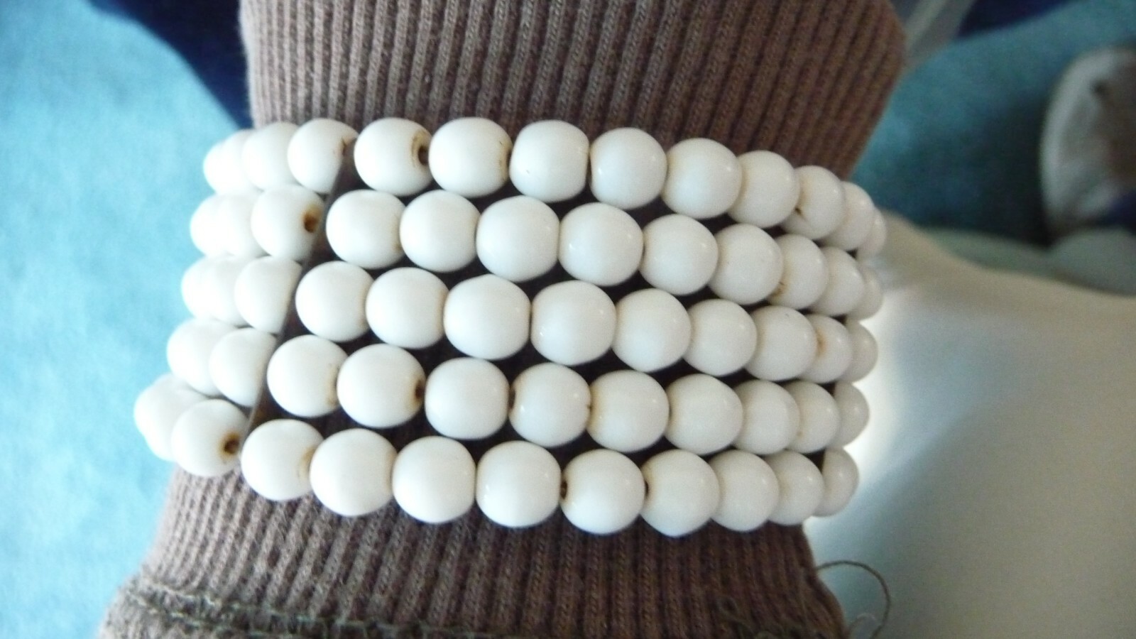 #2/7X vtg costume BRACELET WRAP AROUND CUFF 5 rows WHITE Beads 1 1/4″ W