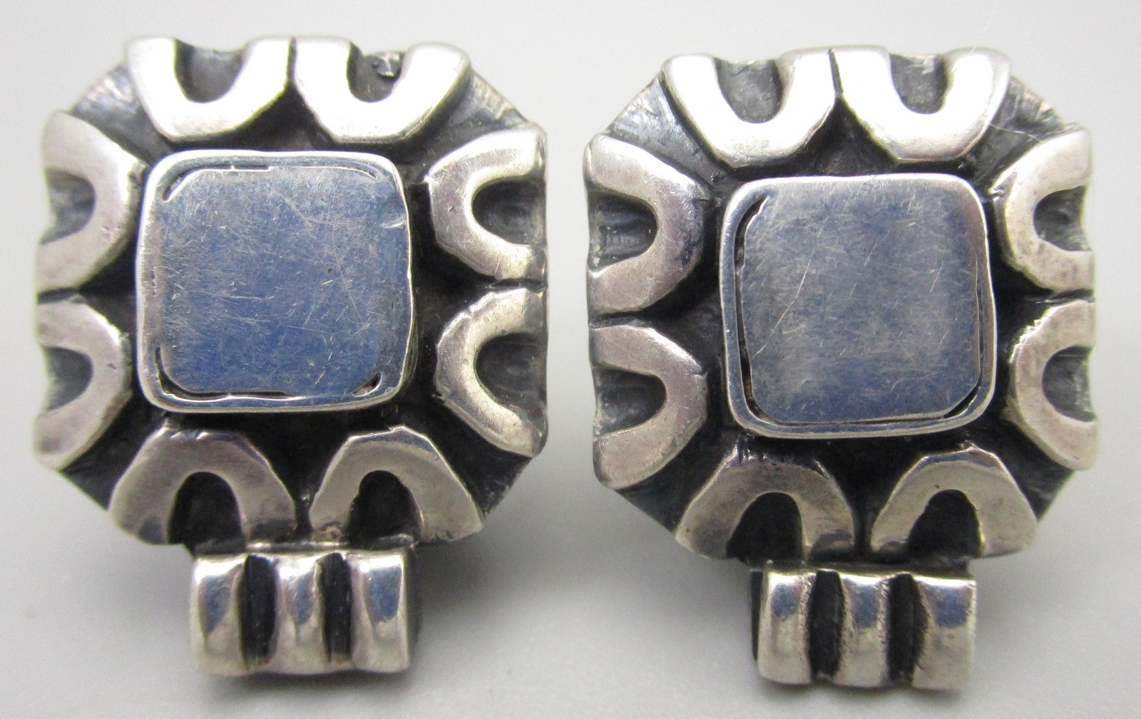 LOVELY DIAN MALOUF STERLING SILVER 1″ CLIP ON EARRINGS