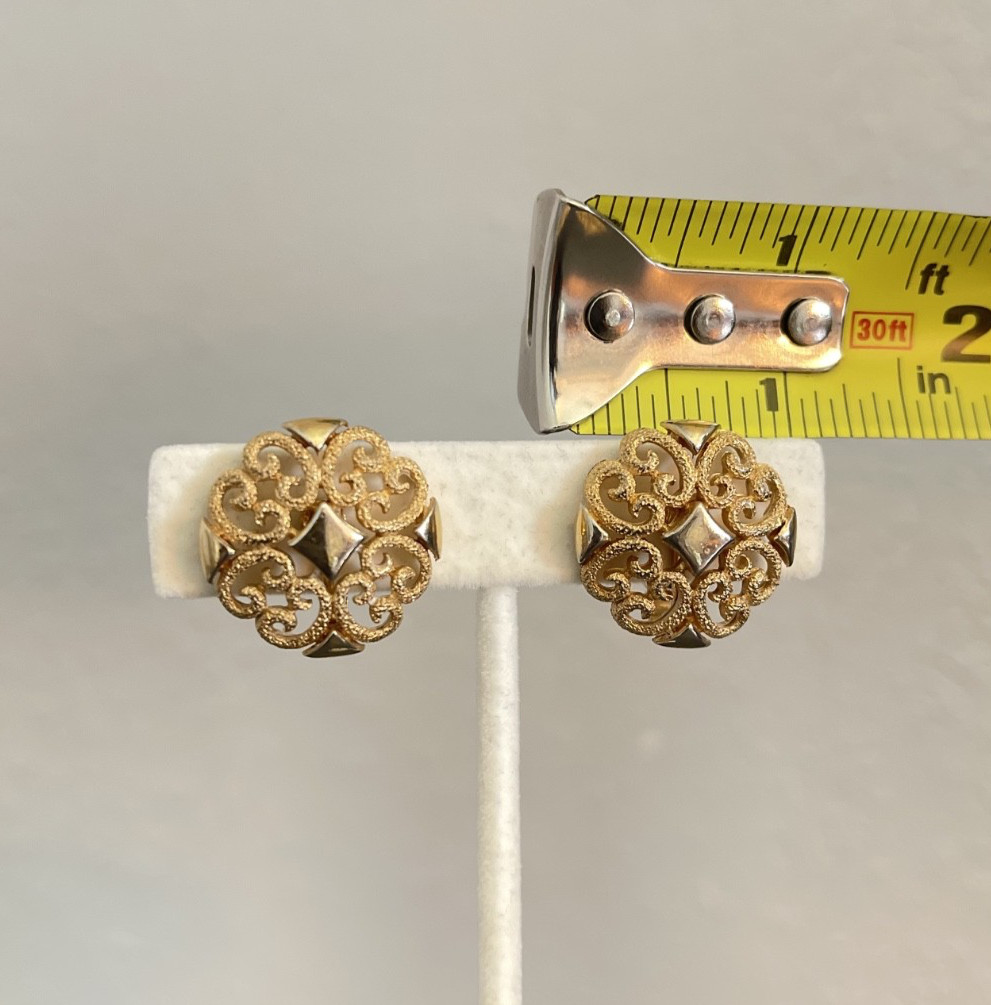 Vintage Avon Precious Pretenders Clip On Earrings Gold Tone Filigree 1971