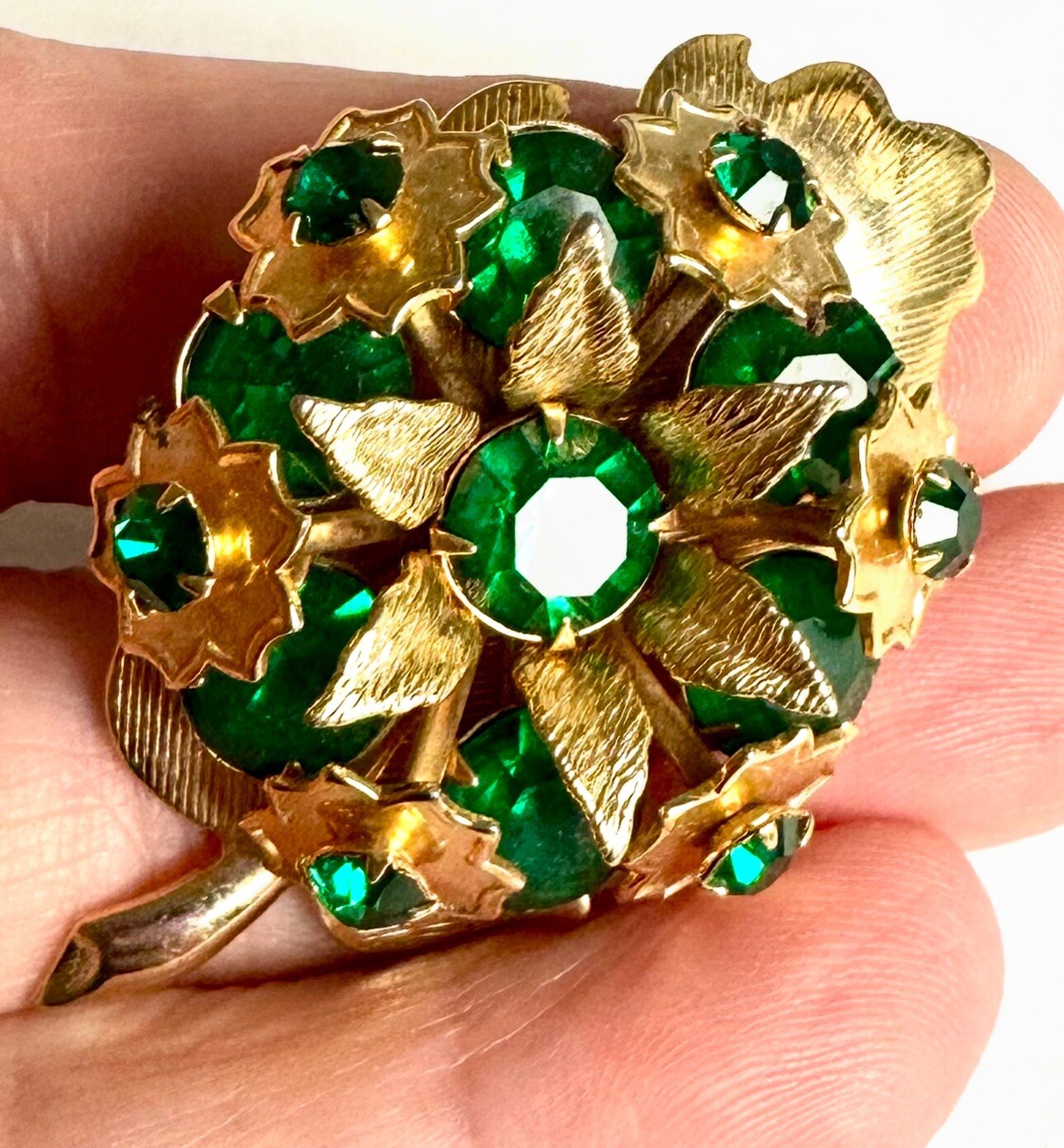 VTG Green Rhinestone Flower Leaves Vivid Pretty Rhinestones Gold Tone Brooch