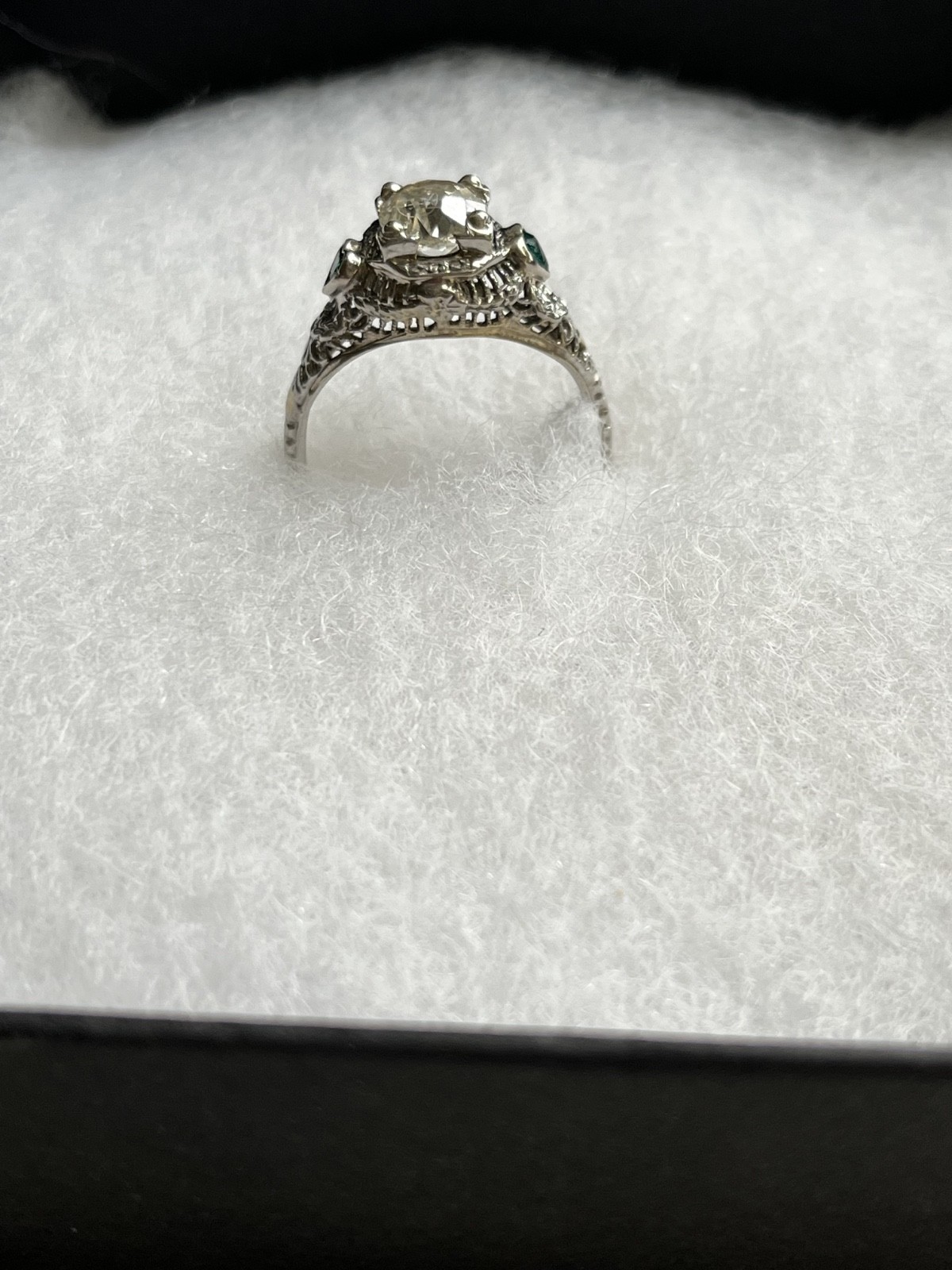 18kt Vintage Filigree Solitare Ring – size 8. Center round diamond (1.2ct).