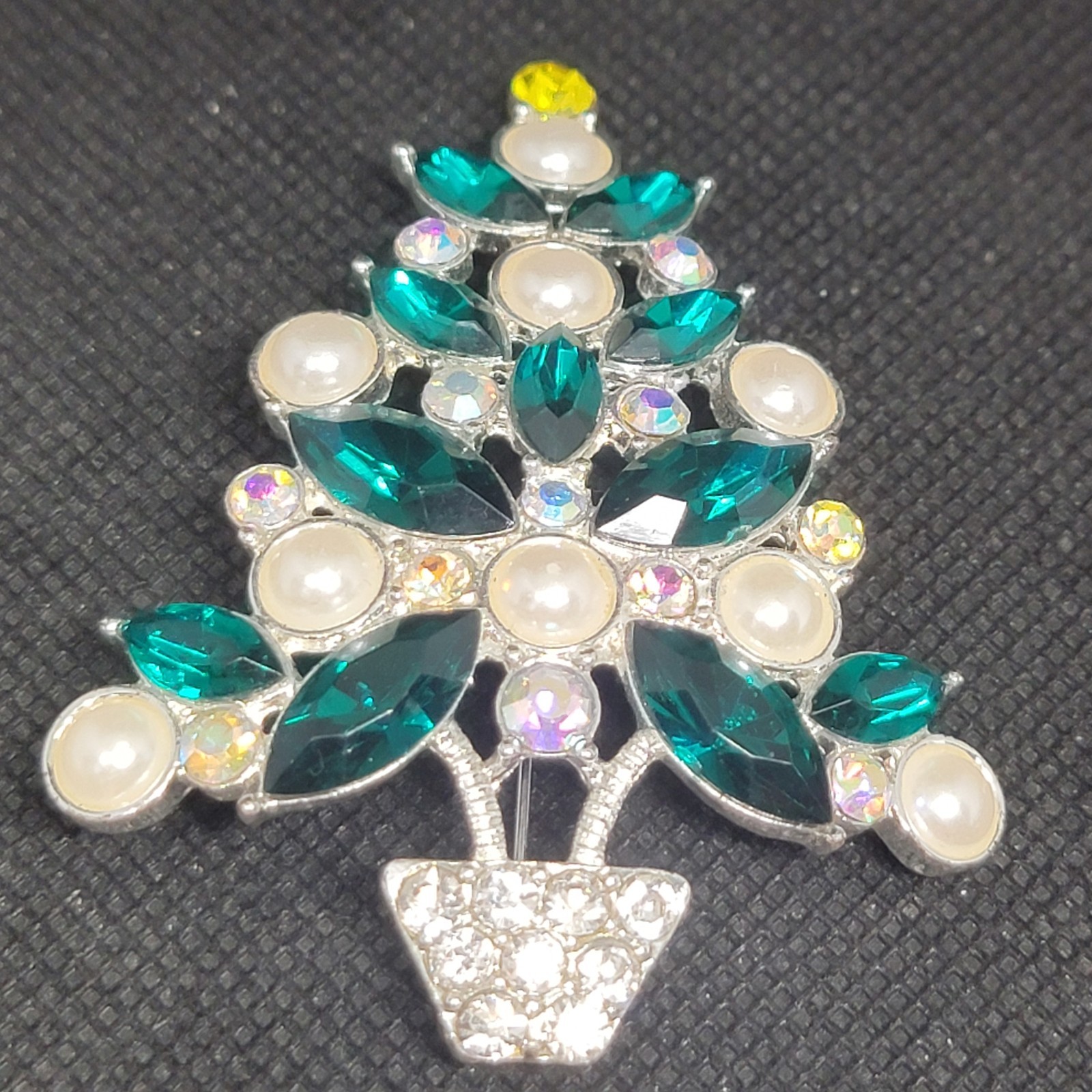 Christmas Tree Brooch Avon 2011 Piecede Collection Green Rhinestone