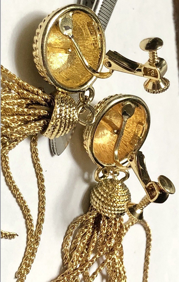 Signed NAPIER Vtg TASSEL Gold Tone Clip-on EARRINGS Dangle Adjustable Screwbacks