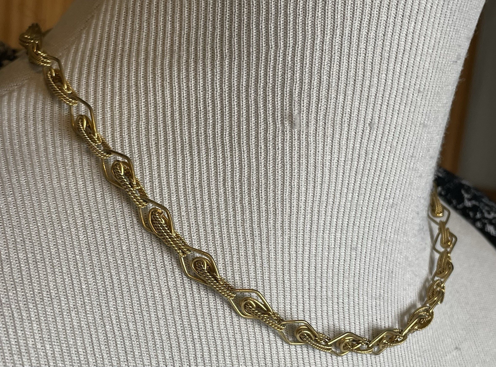Vintage Gold Tone Choker Necklace 16” Geometric Rope Link