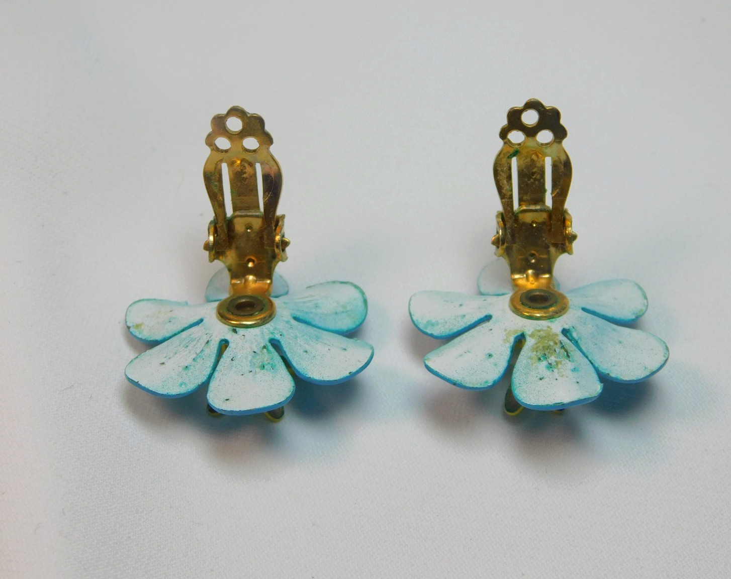 VINTAGE MOD RETRO BLUE ENAMEL METAL FLOWER DAISY BROOCH & EARRING SET✨