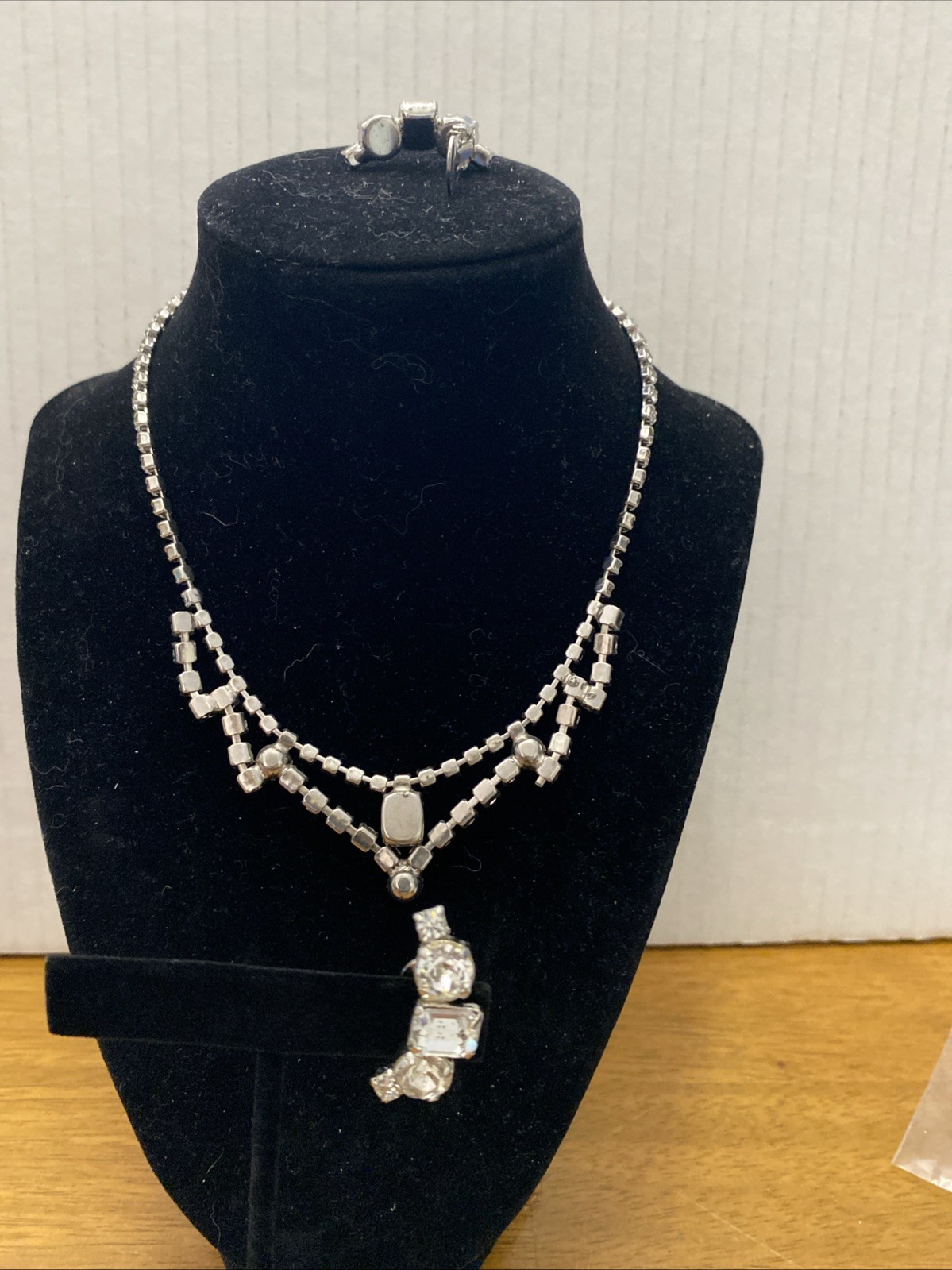 VTG SILVER TONE LA ROCO RHINESTONE 15.25” NECKLACE WITH 1.25” CLIP-ON EARRINGS