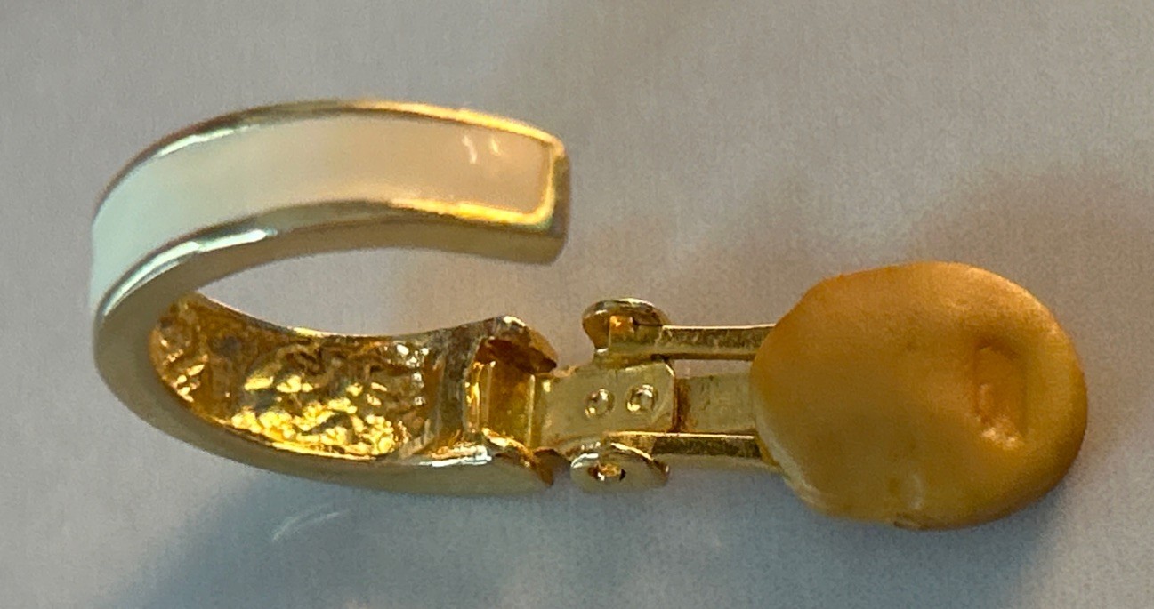 Vintage Ivory And Gold Color Clip On Earring Set. Women’s Earnings.