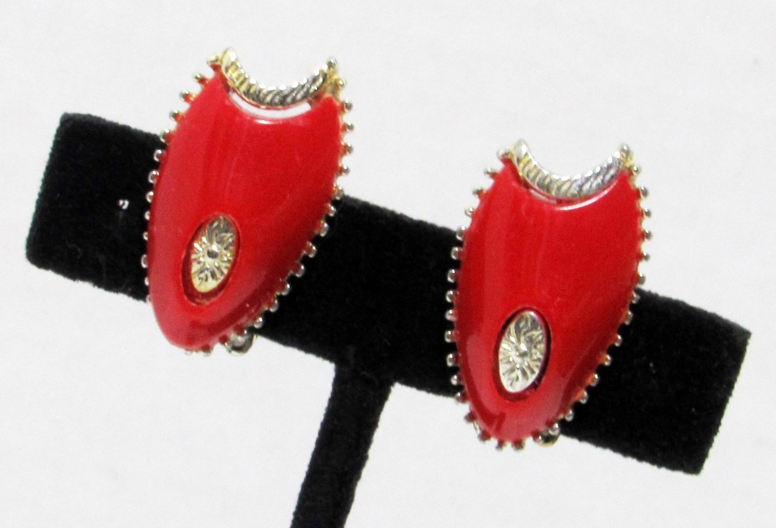 Retro Vintage Red w/Gold Accents Choker Necklace Link Bracelet Clip Earrings Set