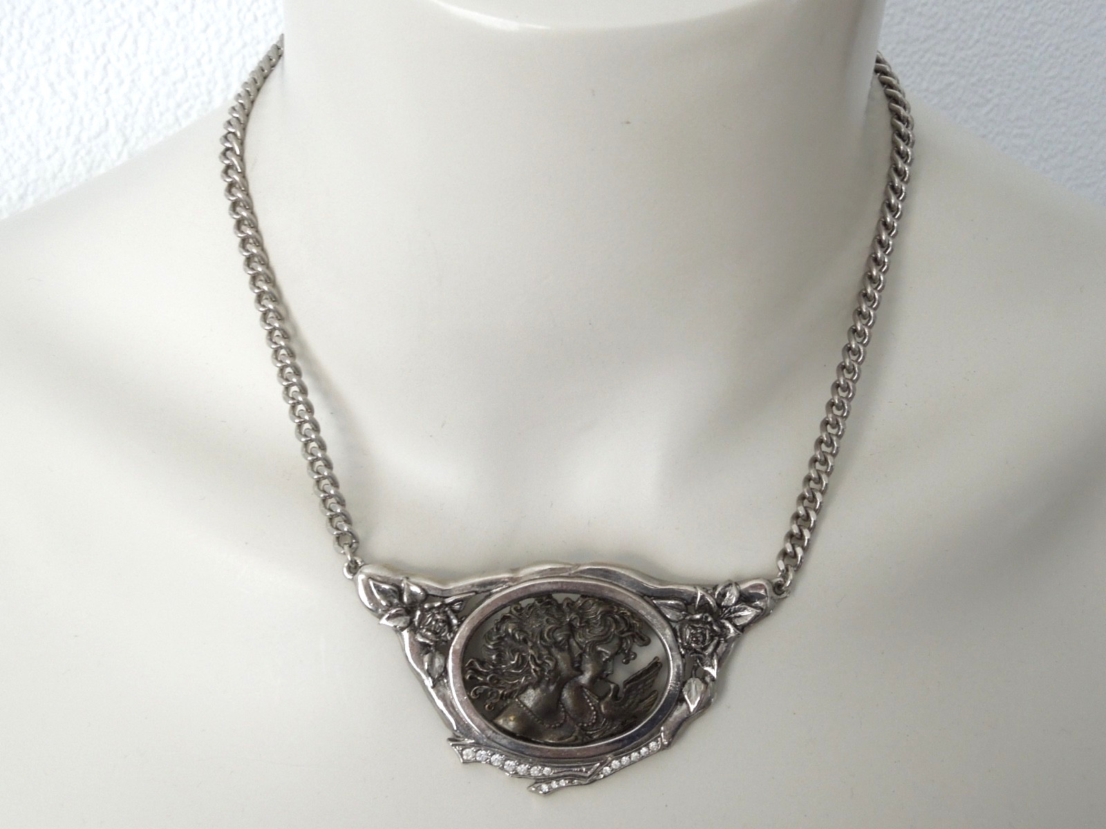 Art Nouveau Necklace Relief Medallion 37.9 G/Length 40.5-45 Cm
