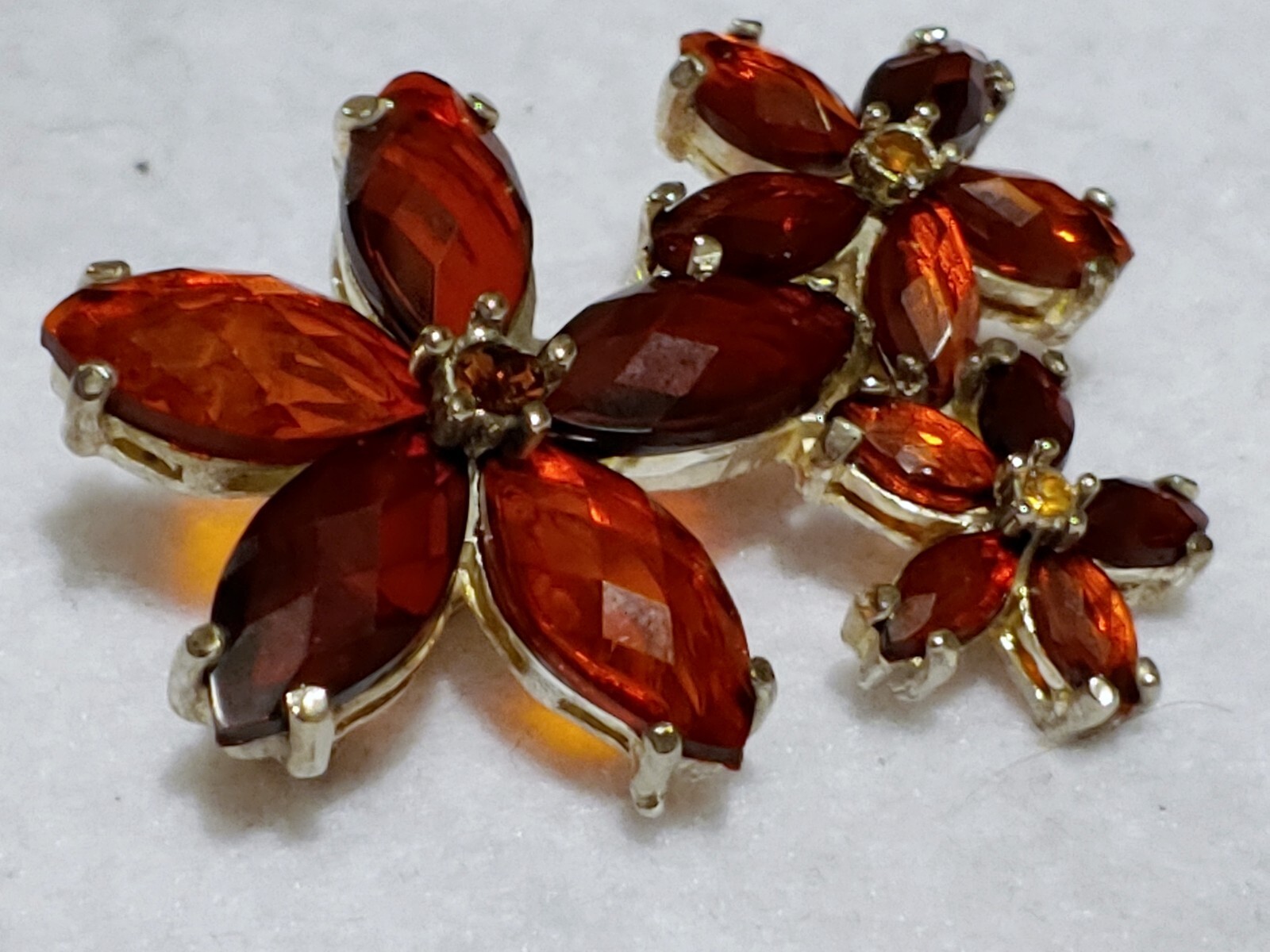 VTG – Flower Brooch – METAL SILVER TONE -Faux Garnet- 2 in Wide x 1 1/2 in Tall