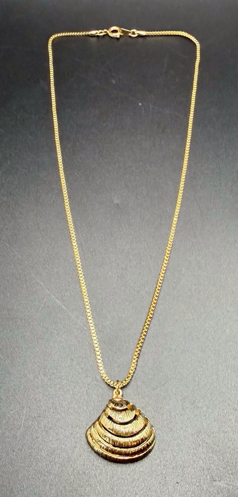 Gold Tone Sea Shell Beach Motif Pendant Vintage Necklace Box Chain 15”