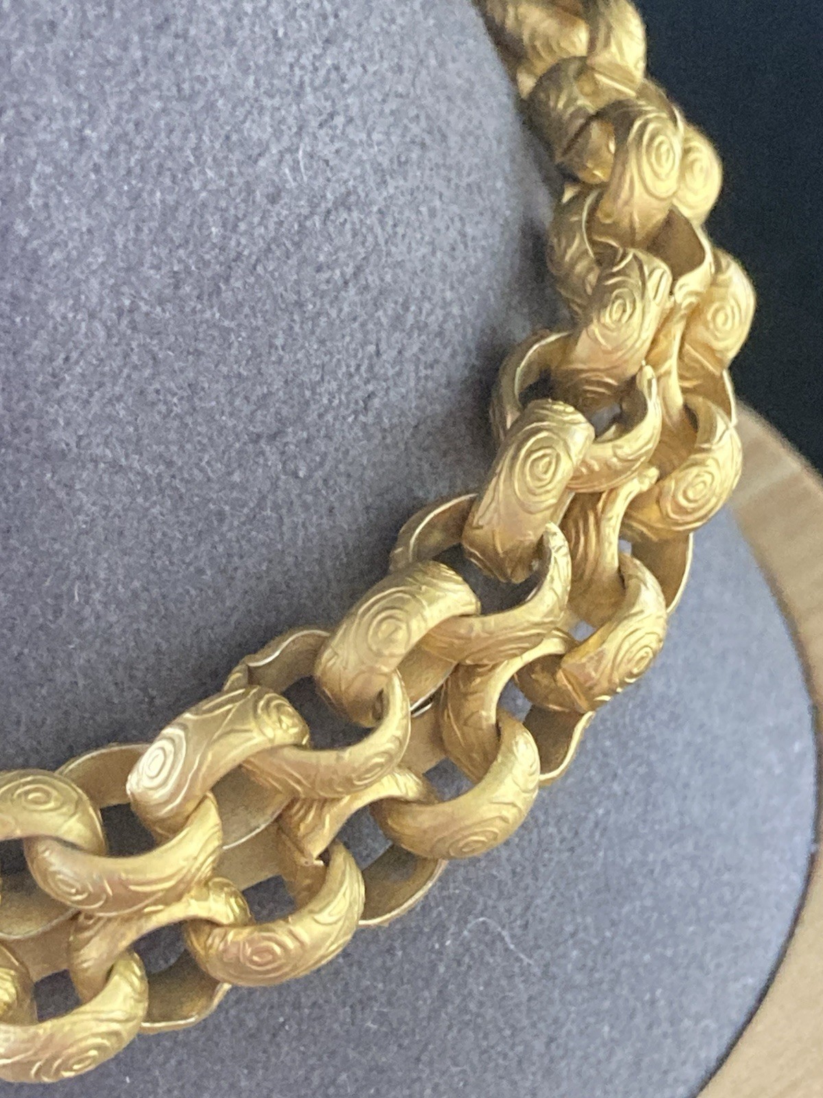 Vintage Bracelet matte gold tone Flower Pod charm Textured Links 7.5″