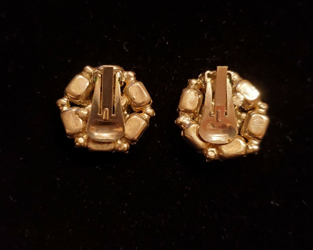 Vintage Clear Emerald and Round Cut Rhinestones Prong-Set Round Clip Earrings
