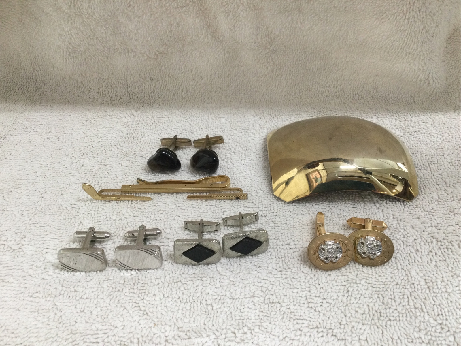 mens tie clip, cuff links, belt buckle lot (k)