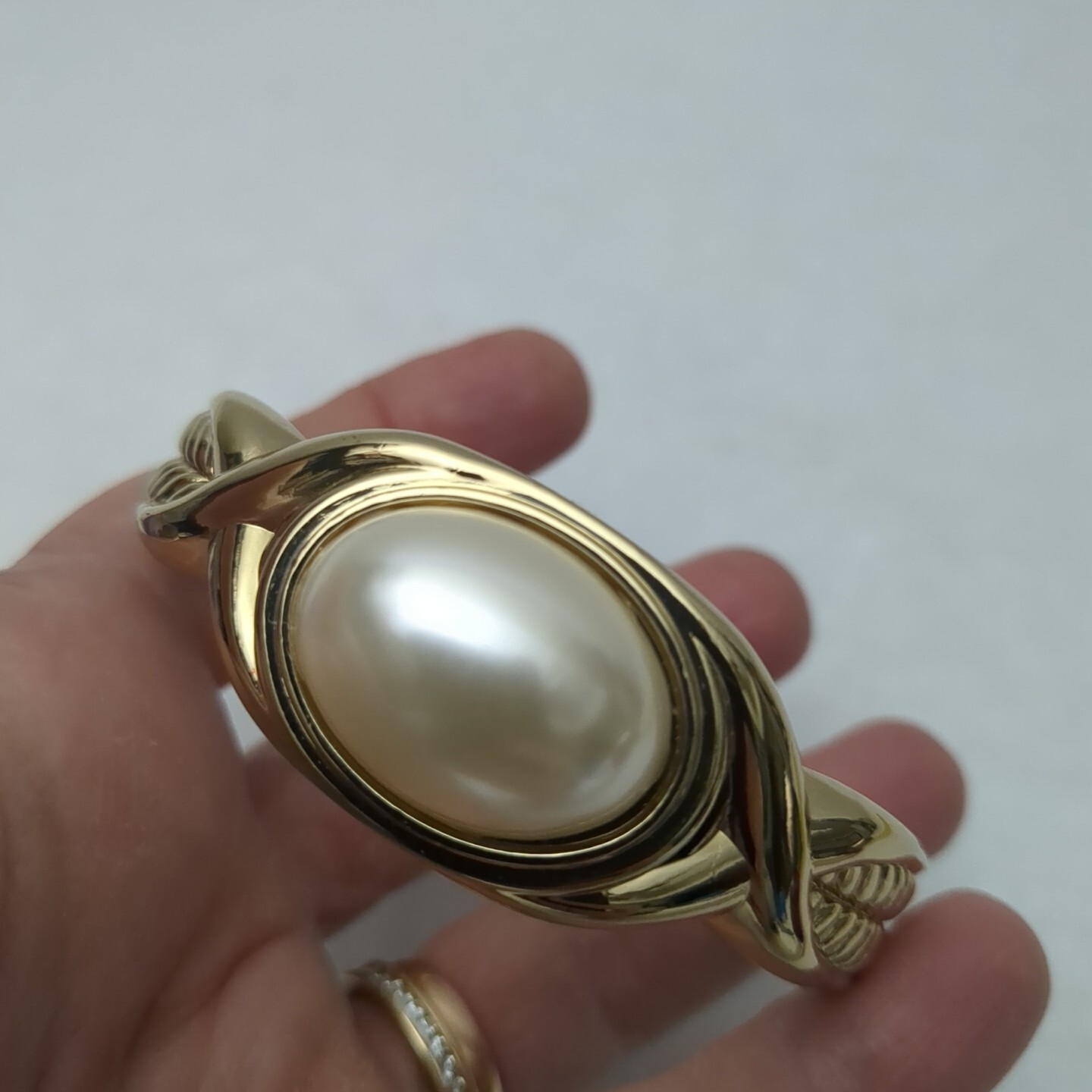 Large Faux Pearl Gold Tone Bracelet 8 1/2″ around, 1 1/4″ wide, 2 1/4″ across