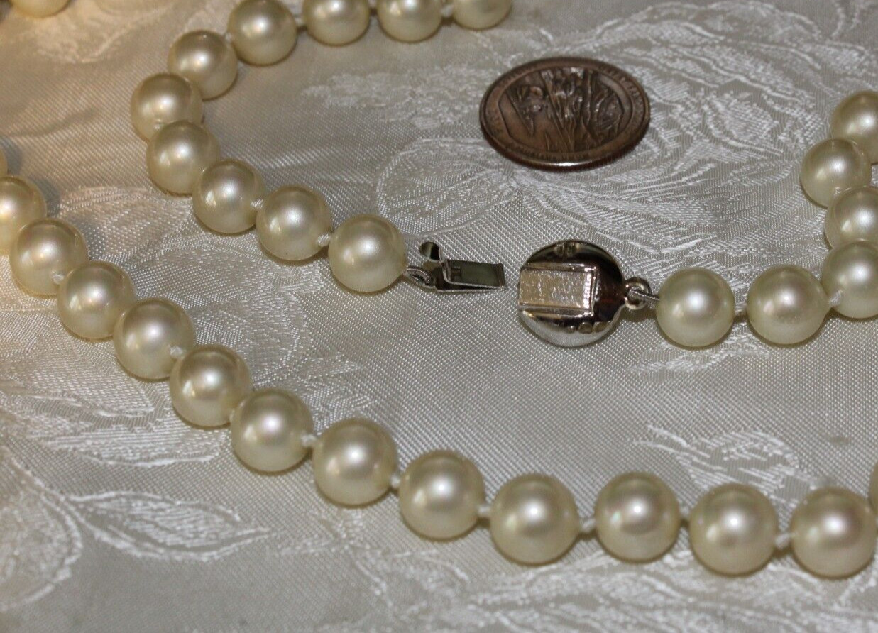 VTG WHITE GLASS KNOTTED FAUX PEARL BEAD 24 INCH NECKLACE NICE PUSH SNAP CLASP