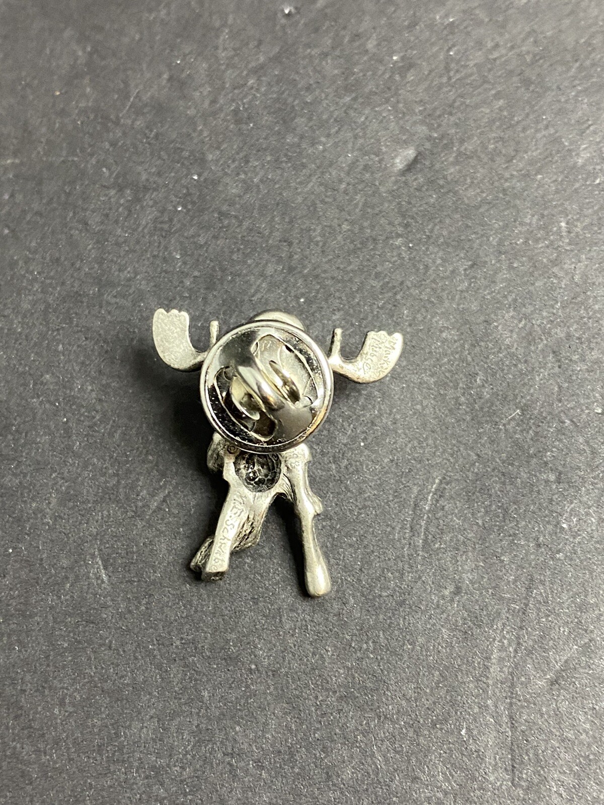 Vintage 1998 MARK ELLIOT SCHWABE PEWTER & PEARL MARKIE MOOSE BASEBALL PIN BROOCH