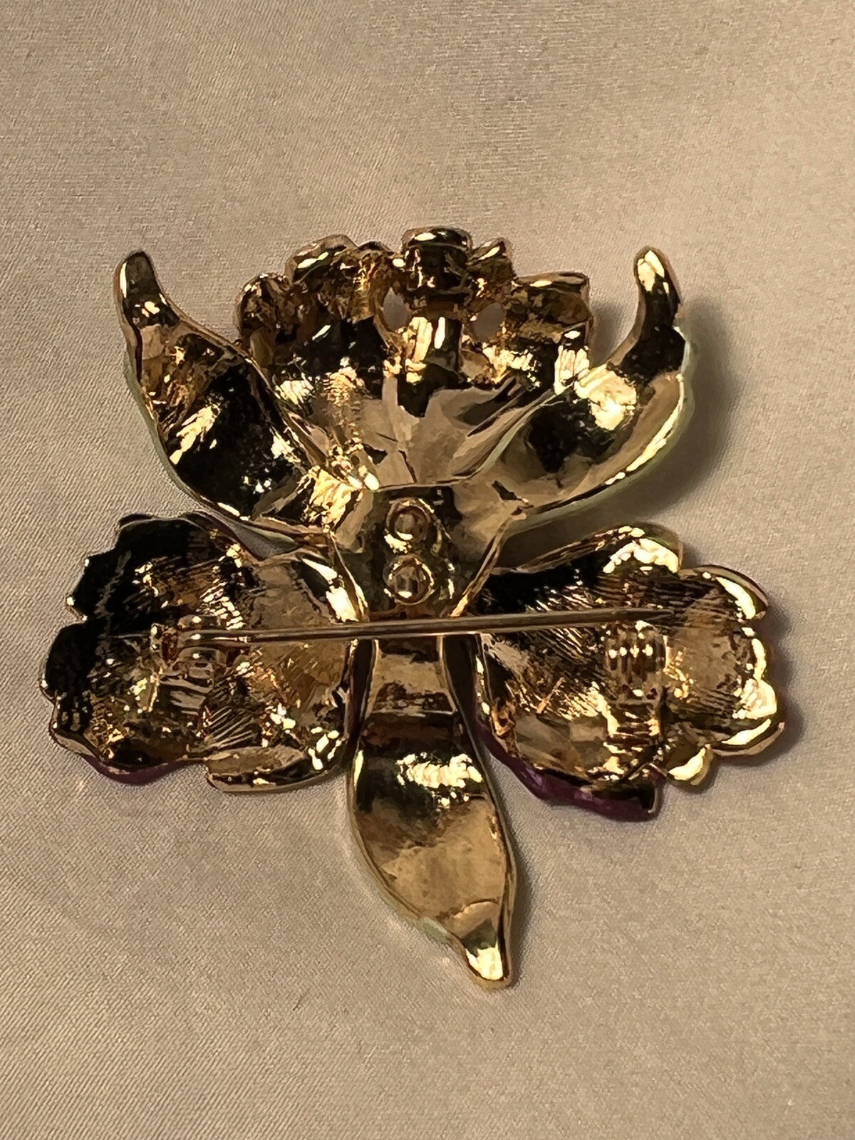 Vintage Orchid Brooch Purple / Gold Tone w/Pearl Accent Pin