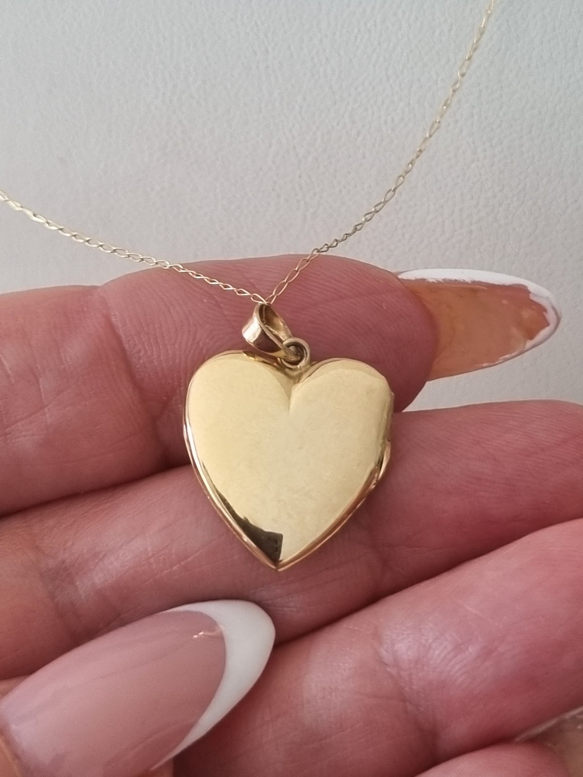 Vintage Solid 14K Yellow Gold Engraved Heart Locket Pendant Necklace 2.6g Video