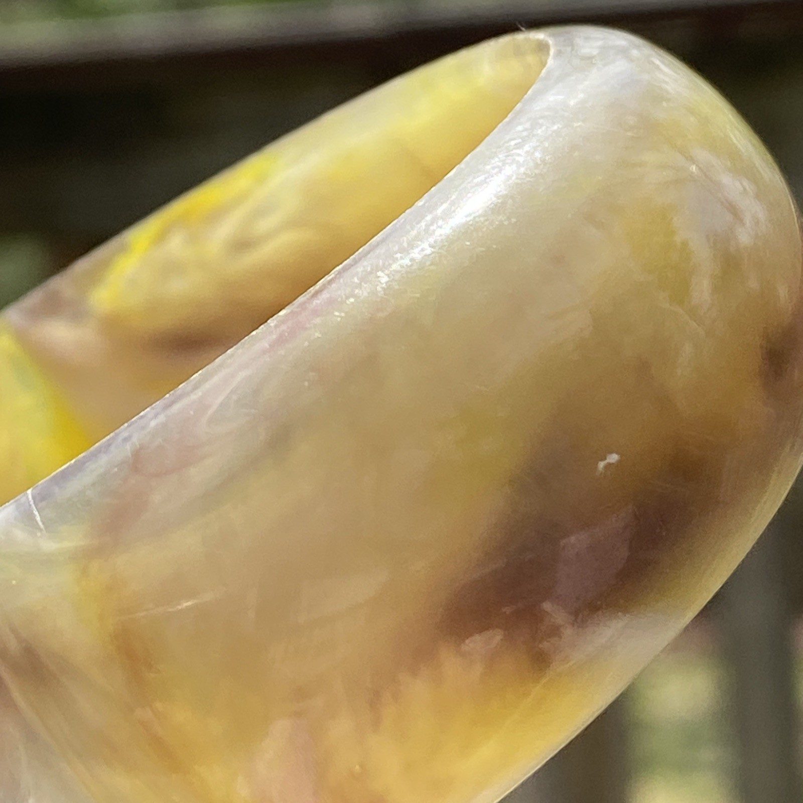 OLD HARD PLASTIC SEAM MUTED MARBLIZED SHADES OF EARTHTONES GLOW BANGLE BRACELET