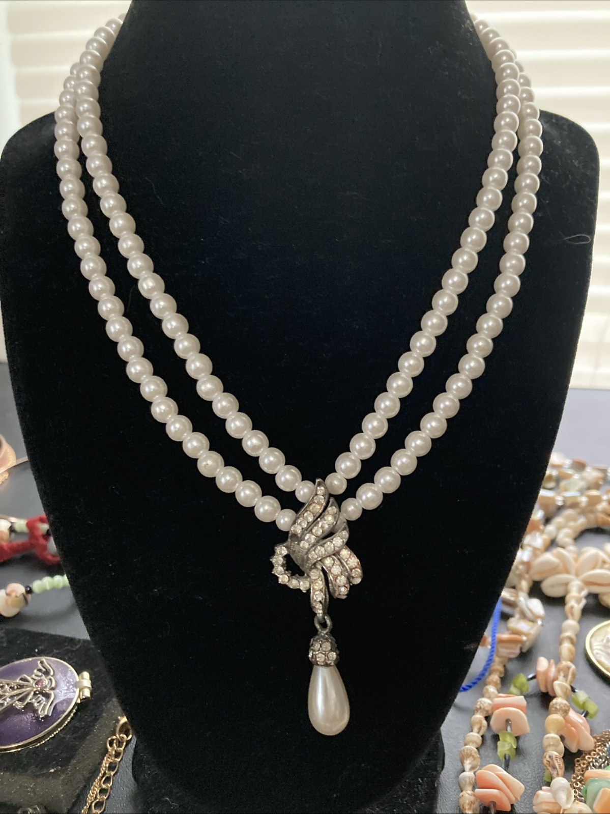 Women’s pearl beaded necklace Jewelry