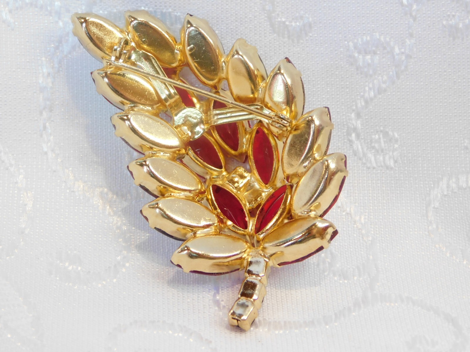 VINTAGE RED IRIDESCENT BROOCH