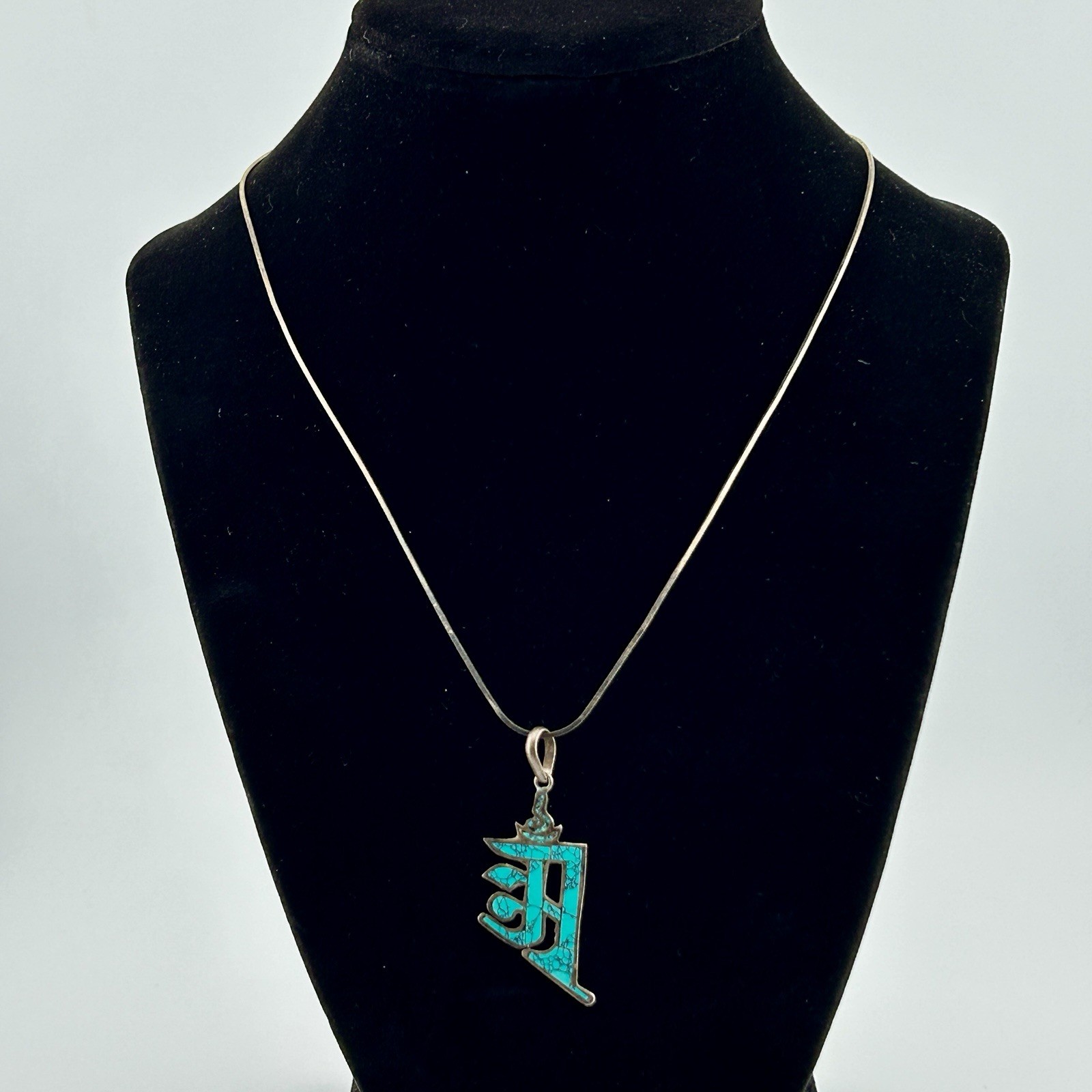 925 Sterling Turquoise Inlay Devanagari Letter Pendant Necklace 18″ 1990s VTG