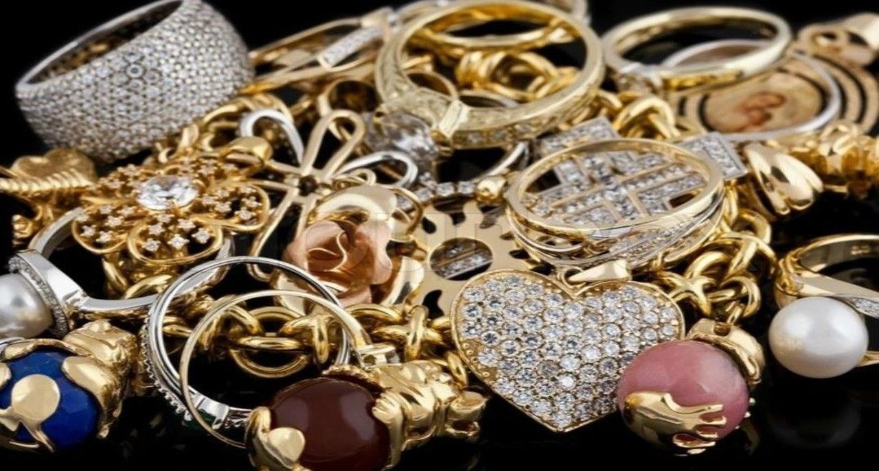 10 lbs Jewelry Lot -some broken some not!! No Plastic All metal!!!!
