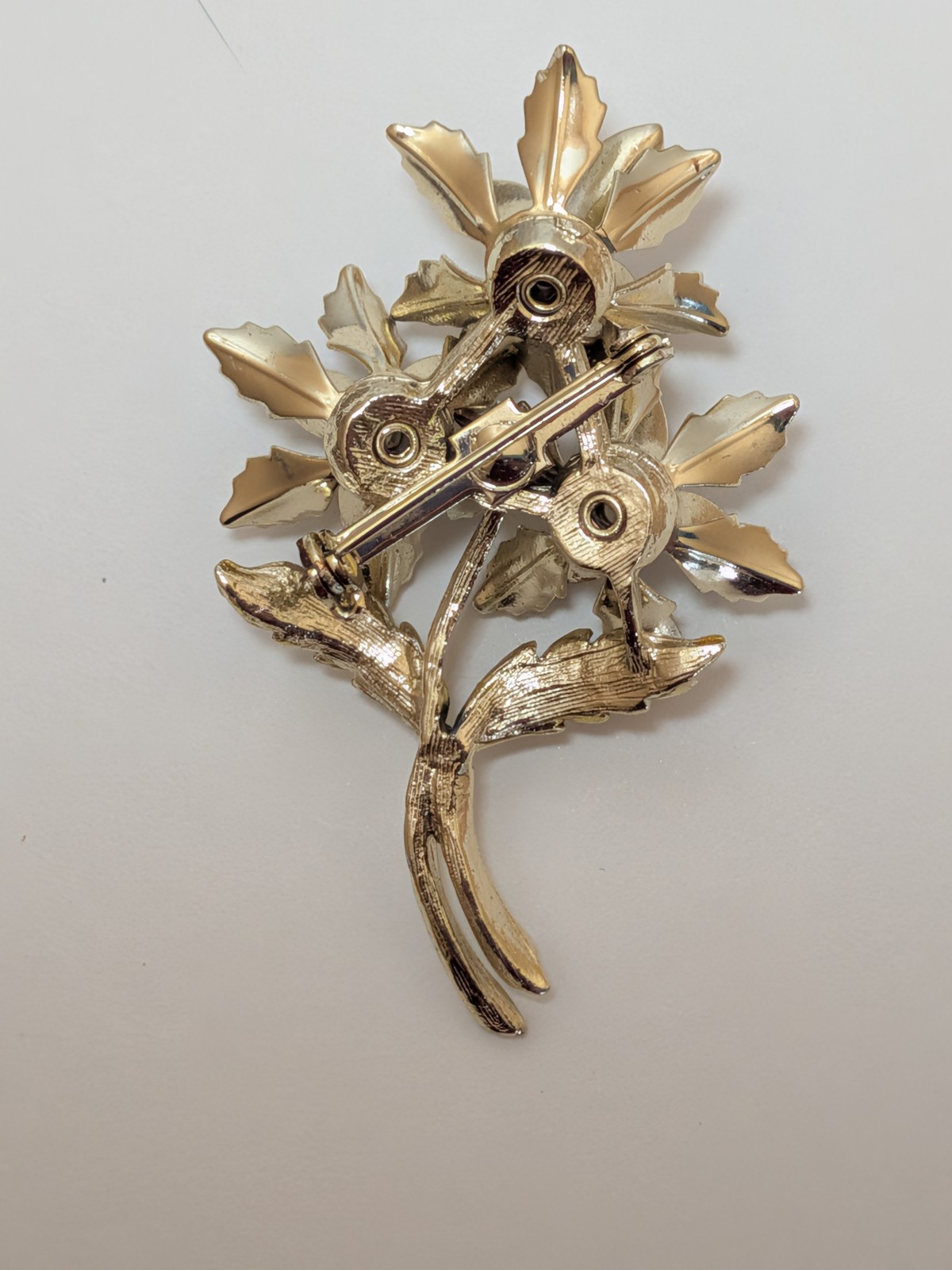 Vintage Gold & Ivory Metal Flower Brooch Pin