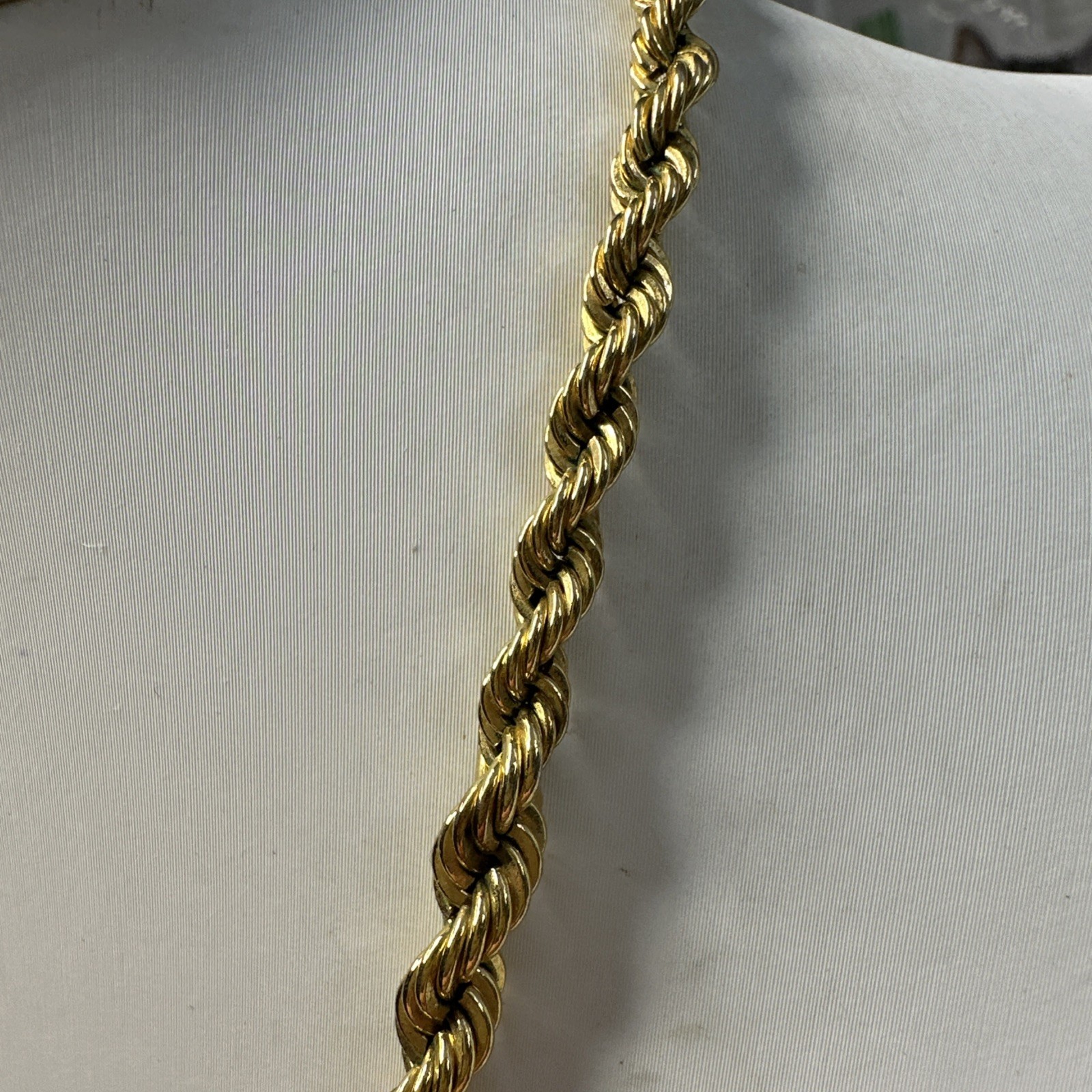 Graduated Rope Necklace Monet Gold Vintage 18in Hearty Work Play Casual Business