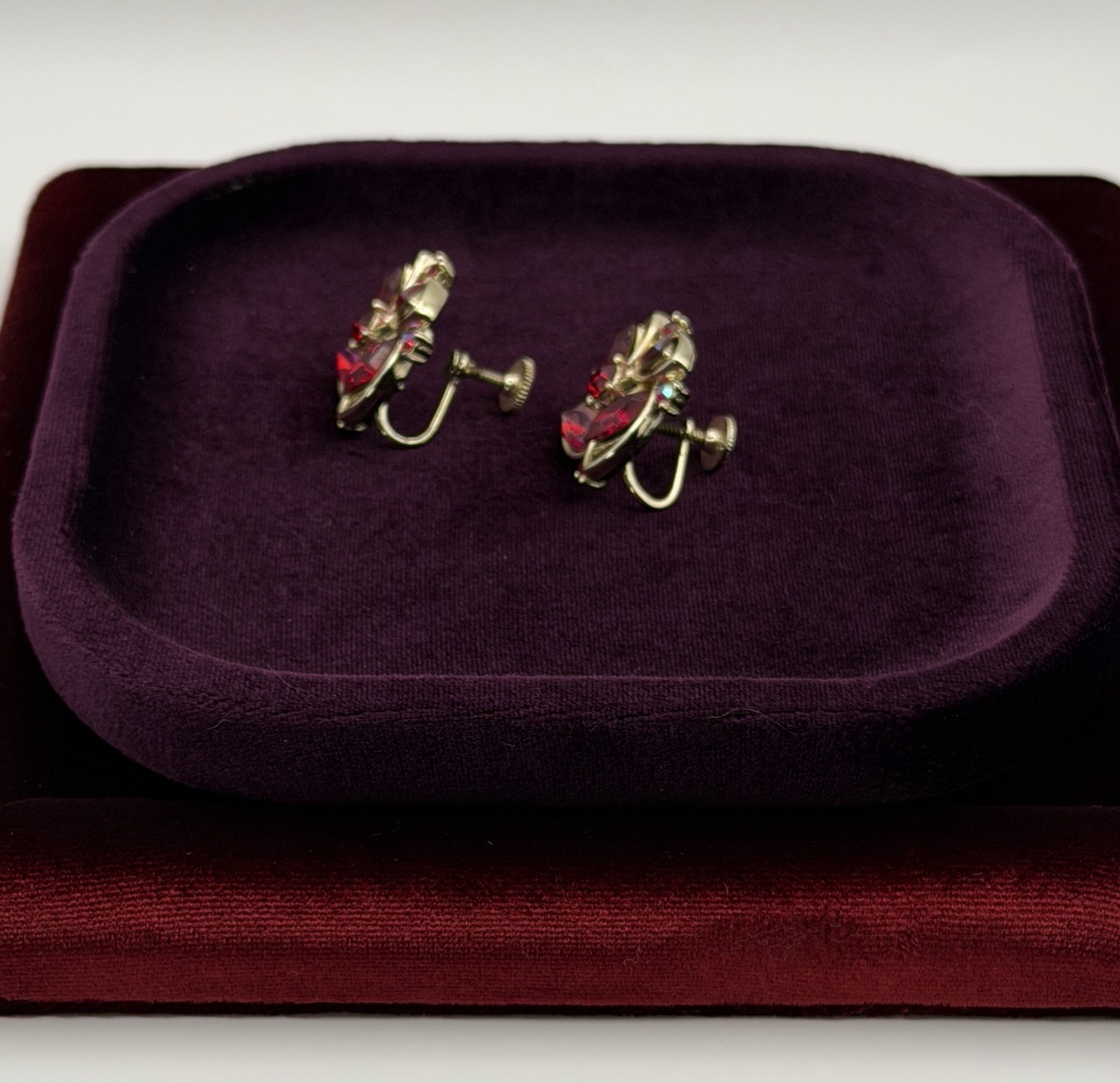 VTG Lisner Screw Back Earrings Red & Aurora Borealis Rhinestone Floral Design