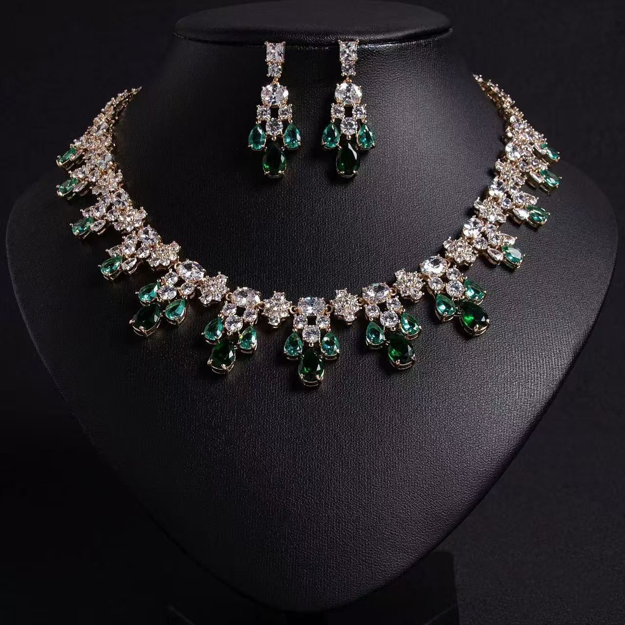 Vintage Emerald Green Crystal Necklace Earrings Set Gold Tone Estate