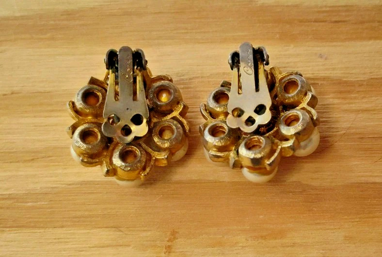 Vintage CORO Gold Tone w/ Off White Faux Pearl Cluster Clip On Earrings